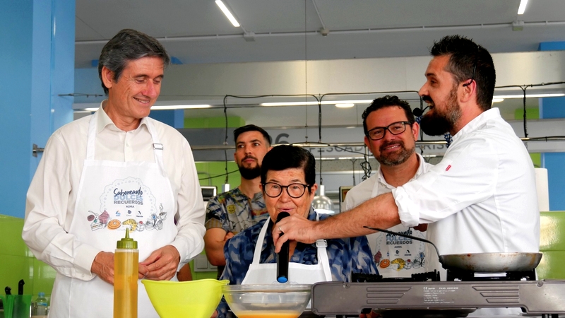 240417 Ayuntamiento y Clece presentan el recetario 'Saboreando Dulces Re...