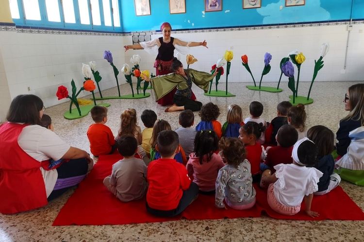 240419 Los niños y niñas de la Guardería Municipal de Adra disfrutan de ...