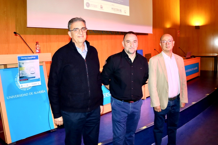 FOTO 1 UAL 12 ABRIL 2024 VIERNES CIENTÍFICOS