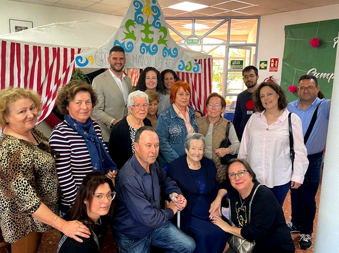 240503 Adra celebra el 98º cumpleaños de Isabel Fernández, la usuaria má...