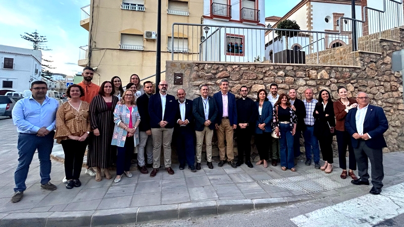 240508 Adra estrena el hito que señaliza que la ciudad milenaria es una ...