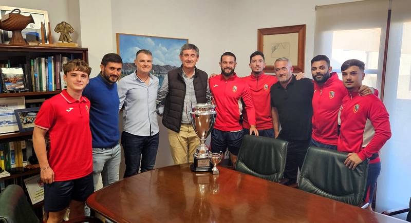 240515 Manuel Cortés felicita al C.D. Adra Trafalgar por su ascenso de c...