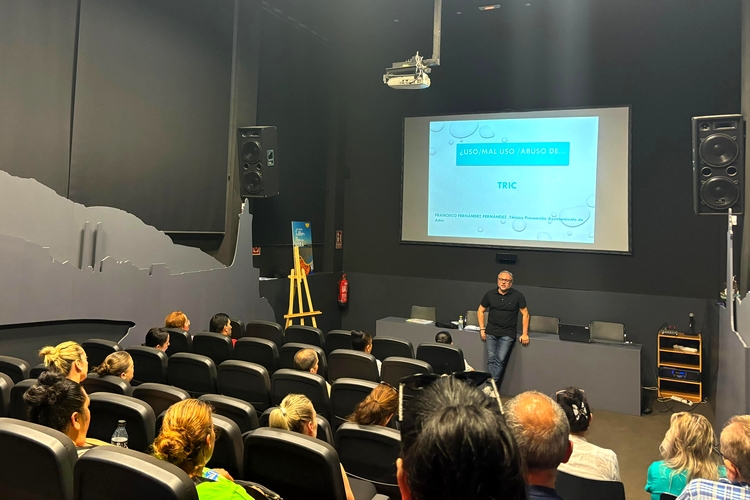 240530 Celebrado el coloquio 'Adicciones con y sin sustancia. Dispositiv...