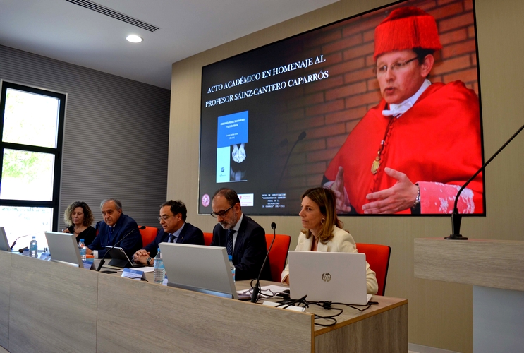 FOTO 1 MAYO 09 2024 HOMENAJE PÓSTUMO PROFESOR SÁINZ-CANTERO