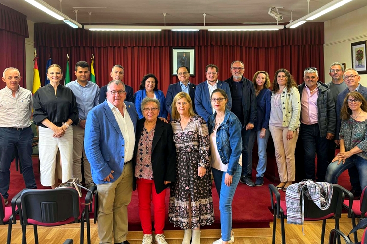 FOTO 1 MAYO 9 VISITA RECTOR NACIMIENTO