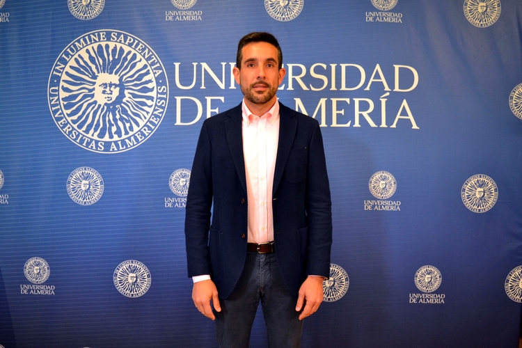 FOTO MAYO 07 2024 CURSO DE VERANO KARST EN YESO DE SORBAS. JUAN FRANCISCO GONZÁLEZ.