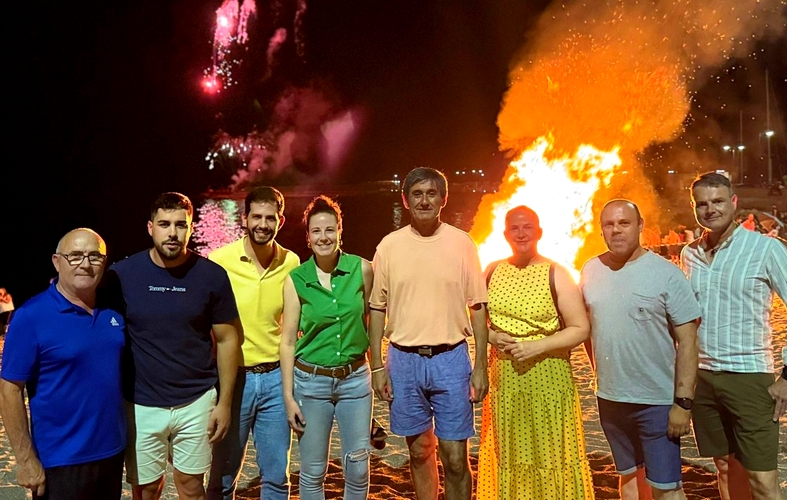 240624 Adra vive una noche de San Juan _tranquila y sin incidencias dest...