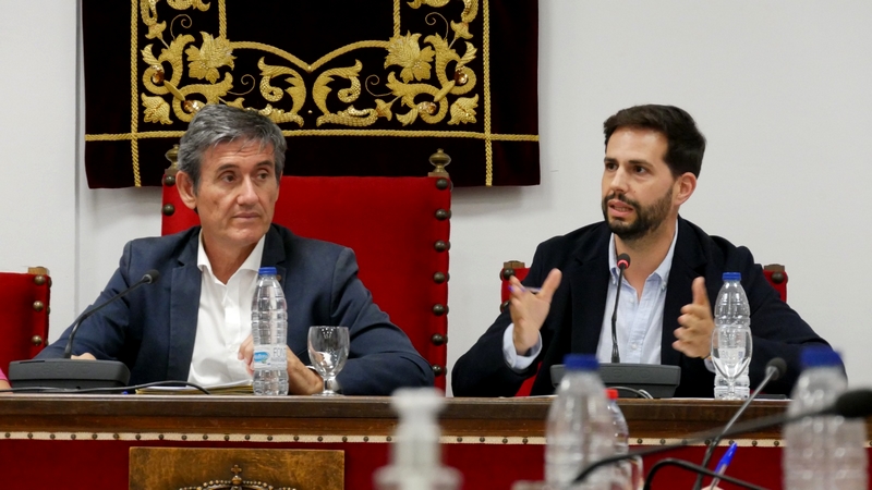 240627 El Ayuntamiento de Adra renueva su apoyo al colectivo LGTBI con l...