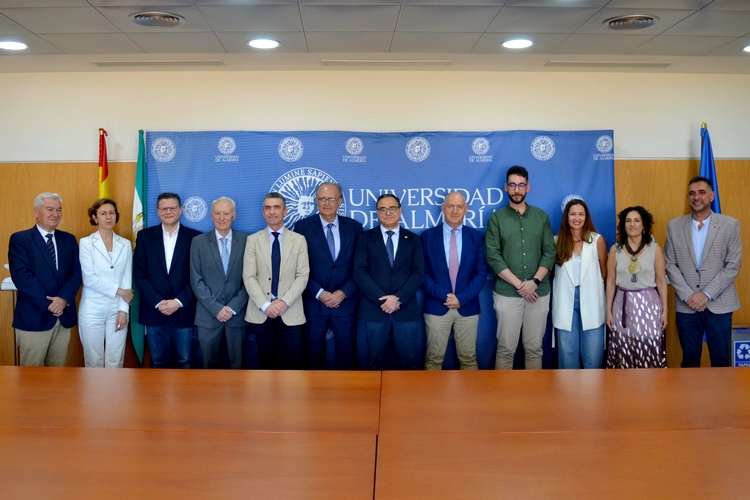 FOTO 2 FIRMA CÁTEDRA 'HLA MEDITERRÁNEO' DE LA UAL