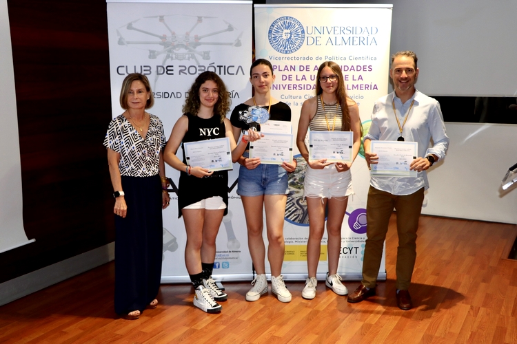 FOTO 2 UAL 20 JUNIO 2024 DESAFÍO ROBÓTICA (2)