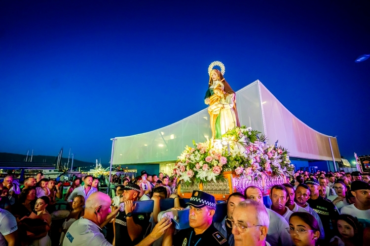 foto procesion santa ana