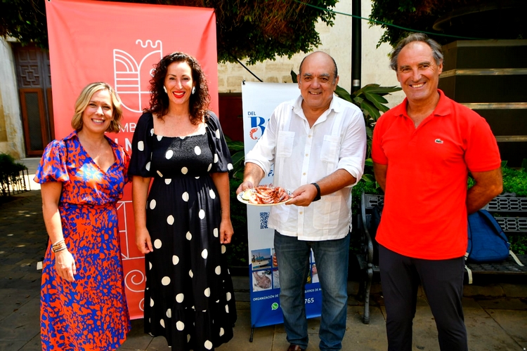 ALCALDESA Y JOSÉ MARÍA GALLART FERIA GAMBA ROJA