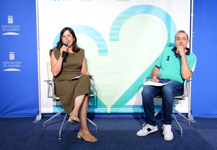 Almudena-Morales-y-Enrique-Iznaola-director-de-FICAL-en-una-imagen-de-archivo