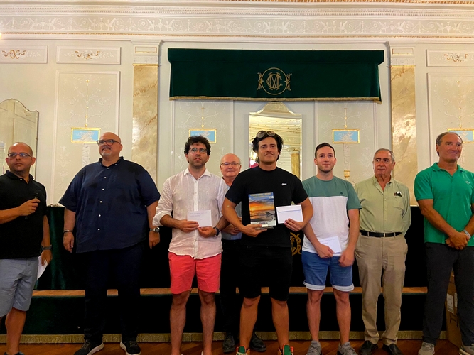 entrega trofeos ajedrez con concejal