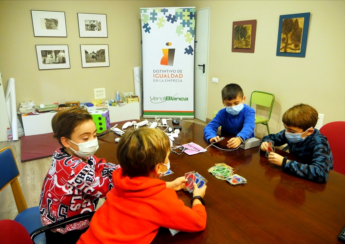 240927 Hijos e hijas de la plantilla de Verdiblanca en una de las ludotecas organizadas por la entidad