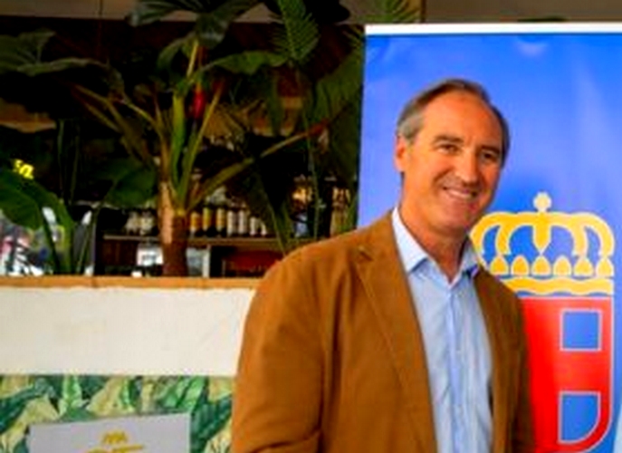 Antonio-Jesus-Casimiro-Concejal-Ciudad-Activa-y-Deporte-y-Javier-Bervel-550x367