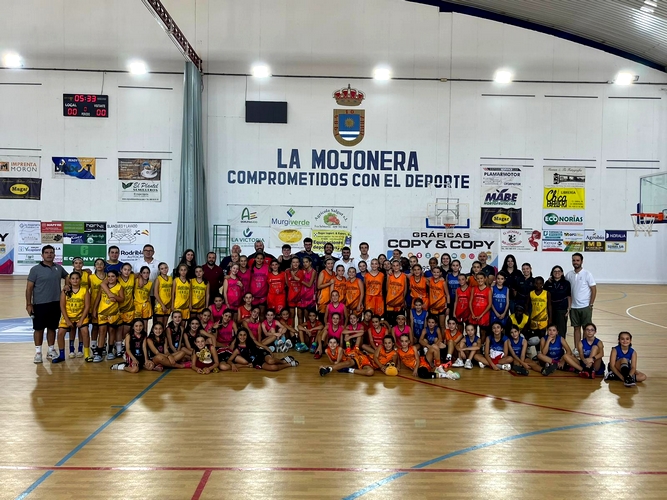 foto familia IV torneo nacional minibasket femenino 2024