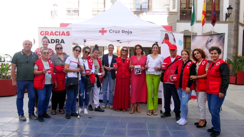 241009 Cruz Roja de Adra recauda fondos con sus huchas solidarias en el ...