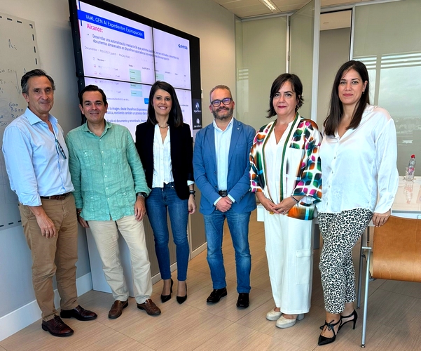 LOS PARLAMENTARIOS ÁNGELES MARTÍNEZ Y MARIANO GARCÍA CON LOS DIRIGENTES DE LA EMPRESA AYESA