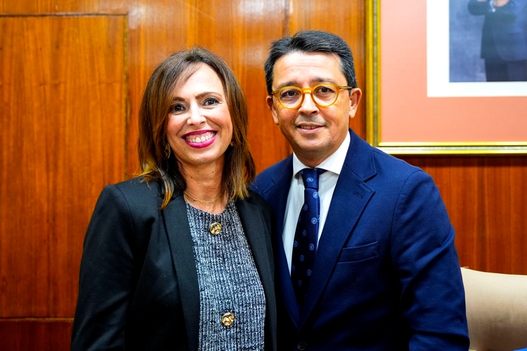 MANUEL GUZMÁN JUNTO A LA CONSEJERA DE FOMENTO