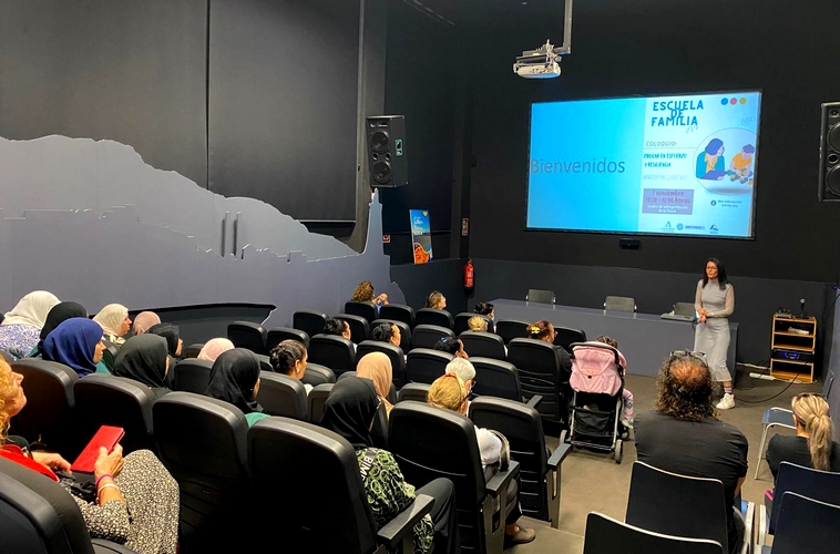 241108 La Escuela de Familia de Adra celebra un coloquio sobre 'Educar e...