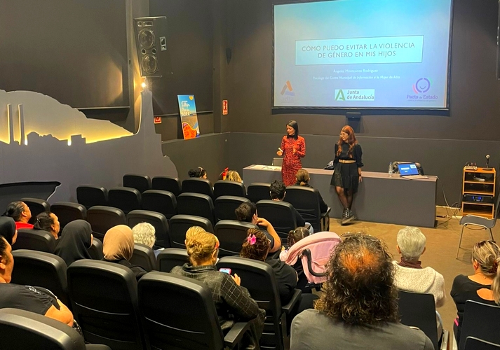 241121 La Escuela de Familia de Adra cierra el curso con un coloquio sob...