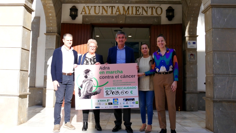 241122 La carrera benéfica 'Adra en marcha contra el cáncer' recauda cas...
