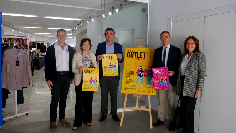 241122 Manuel Cortés y Amós García arropan a los comerciantes de Adra e...