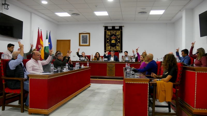 241127 Adra solicita al Gobierno un vía de servicio en la A-7 como alter...