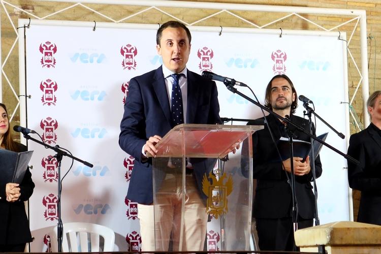 El alcalde de Vera durante su intervención