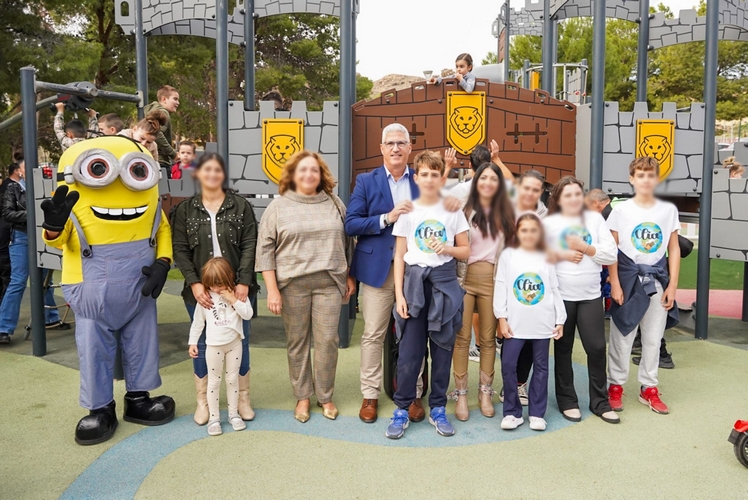 Ismael Torres, con miembros del Consejo Local de Infancia y Adolescencia de Huércal de Almería (1)