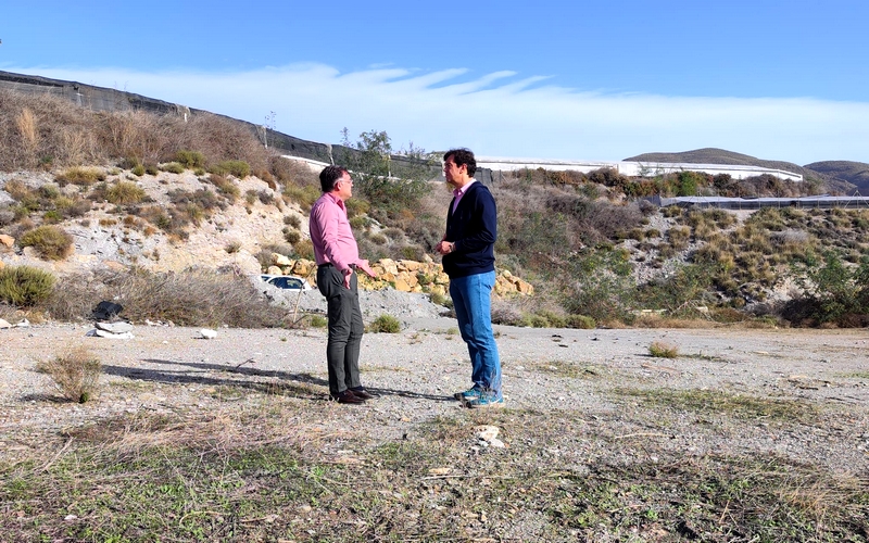 JUANJO SALVADOR Y JOSÉ CARLOS LUPIÓN EN EL VERTEDERO DE BERJA 1