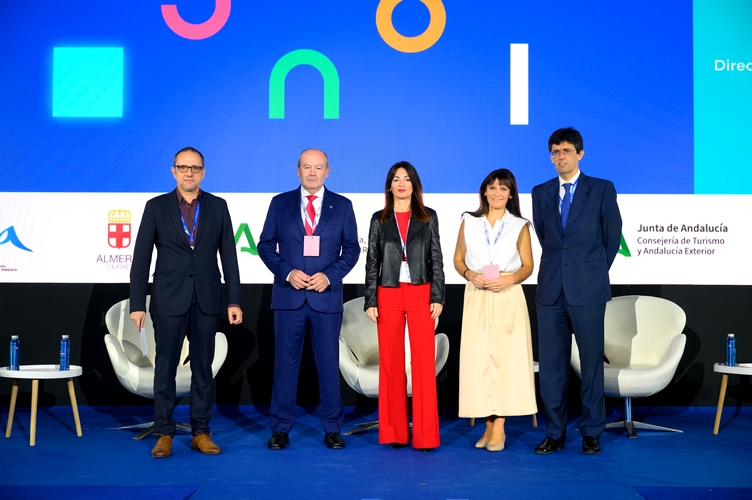 Ricardo Barkala, Rosario Soto, Marta Pontes y Manuel Arana intervienen en el panel sobre puerto-ciudad en el Sun&Blue Congress 1