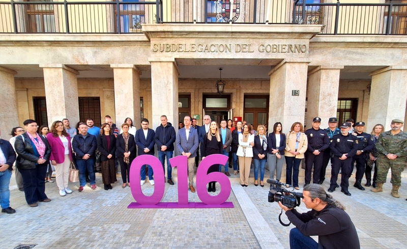 241203 Minuto silencio Vdg