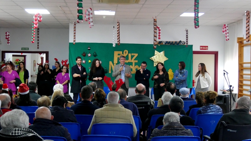 241219 La Residencia y el Centro de Mayores de Adra celebran la Navidad ... (1)