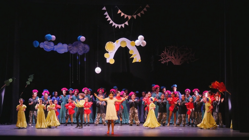 241612 Los dos espectáculos de baile de Las Flores de Mi Patio abarrotan...