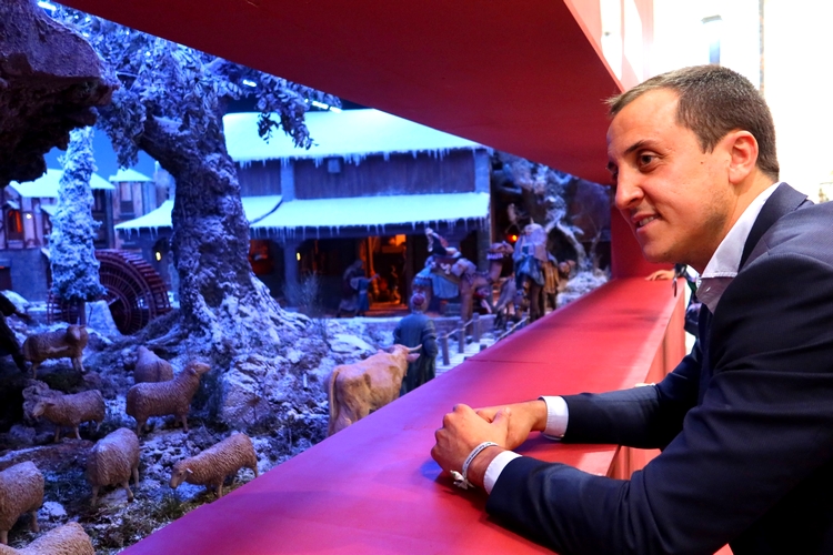 Alcalde Observando Belén
