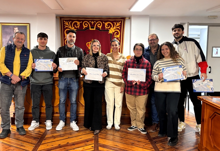 Entrega cheques a los beneficiarios pulpileños de las subvenciones