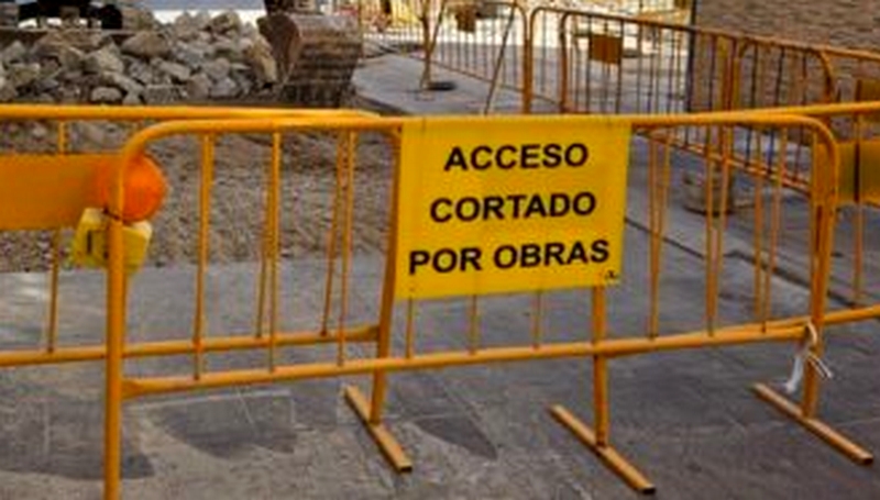 240219-Se-corta-al-trafico-el-Paseo-de-los-Tristes-de-Adra-por-las-obras...-550x309