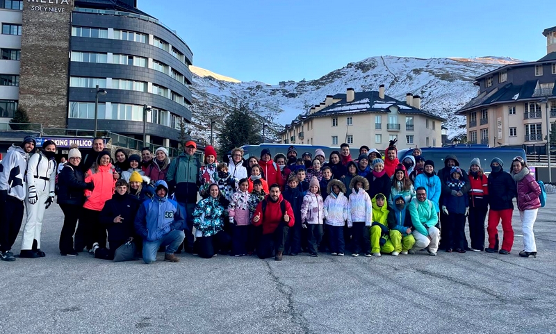 250113 Más de 80 personas disfrutan del esperado viaje a Sierra Nevada e...