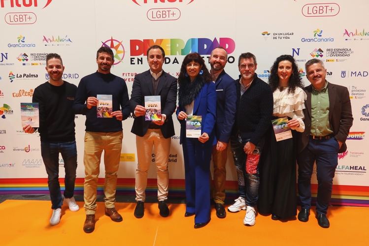 Alcalde Vera junto ministra y asosiación Vera Diversa