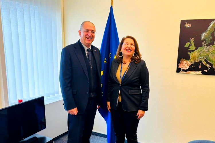 CARMEN CRESPO Y COSTAS KADIS