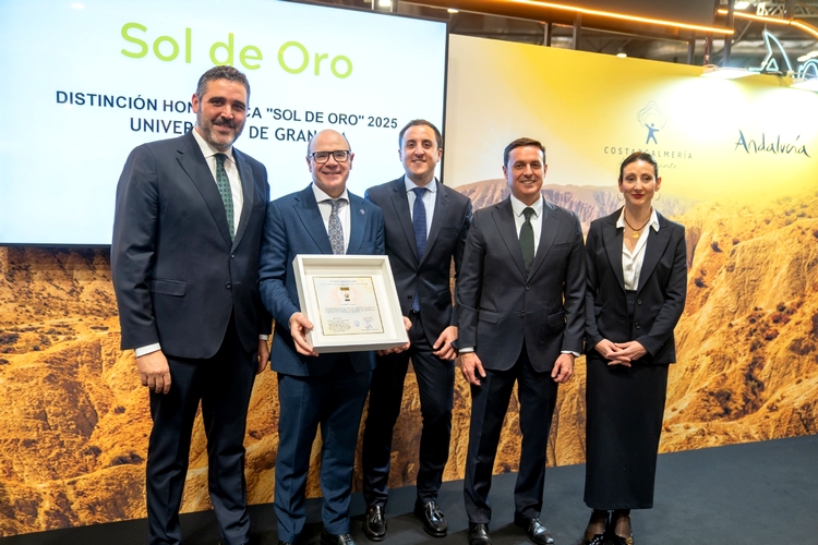 Entrega Sol de Oro Ayuntaiento de Vera FITUR 2025