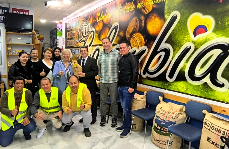 FOTO MATARÍ VISITA ASOCIACIÓN ALMERÍA PARA TODOS