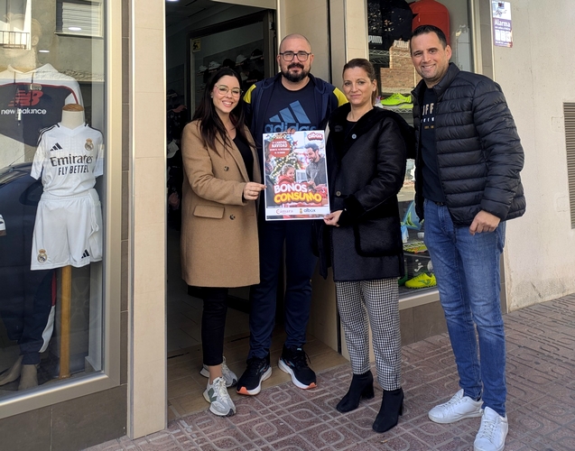 La alcaldesa, María del Mar Alfonso y los concejales responsables de comercio han supervisado la novedosa iniciativa