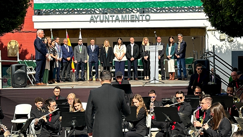 250228 Autoridades y banda de música