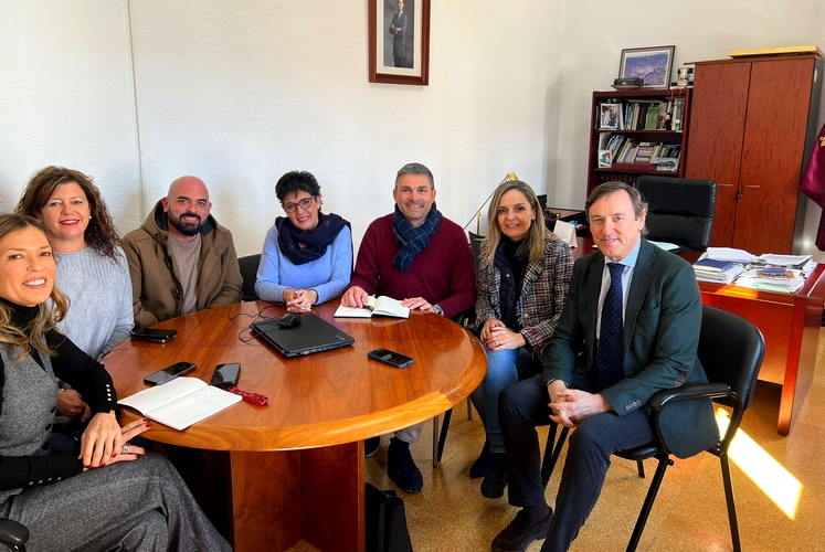 DIPUTADOS NACIONALES REUNIDOS CON EL EQUIPO DE GOBIERNO DE LOS GALLARDOS