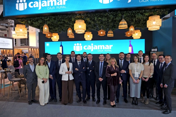 Directivos de Cajamar en la BWW (1).jpg 2