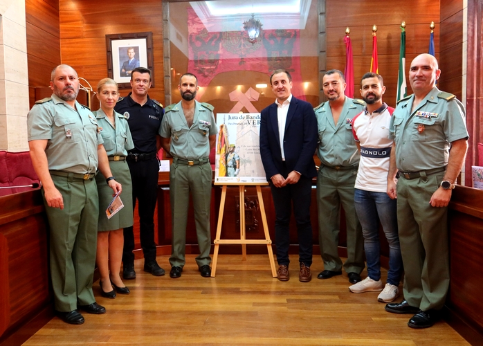 Foto Archivo_ Alcalde y represntantes LEGION presentación Jura presonal civil Vera