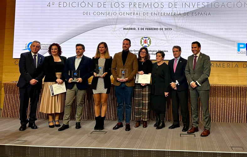 Los tres ganadores andaluces junto a miembros del Pleno del Consejo Andaluz de Enfermería y de los Colegios Oficiales de Enfermería de Andalucía.